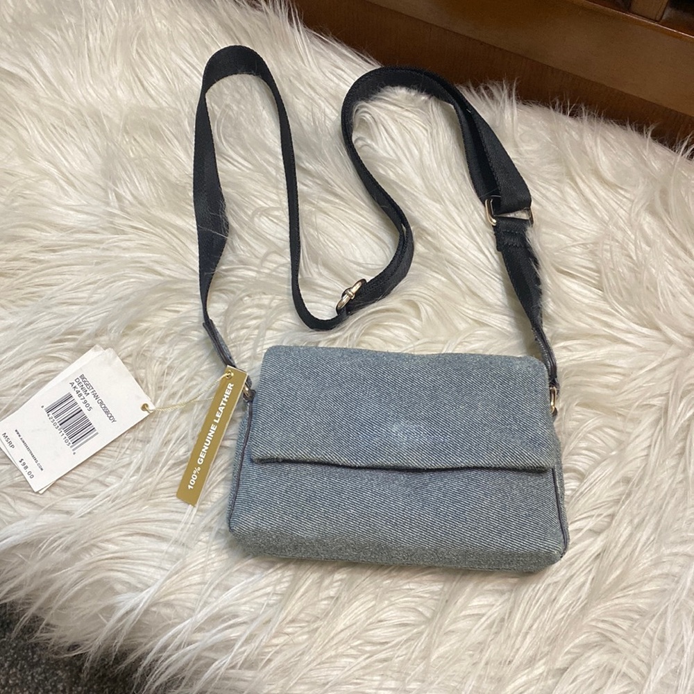 Crossbody handbag